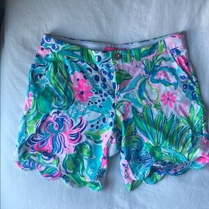 Lilly Pulitzer Floral Print Women's Bermuda Shorts with Scalloped Trim